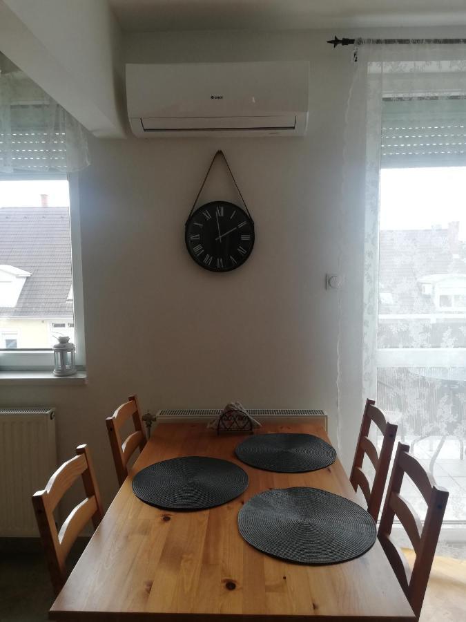Gold Apartment Шопрон Екстериор снимка