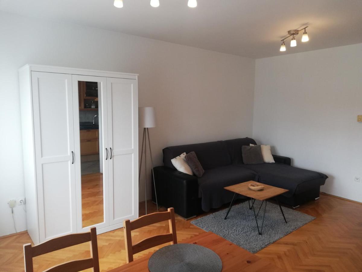 Gold Apartment Шопрон Екстериор снимка