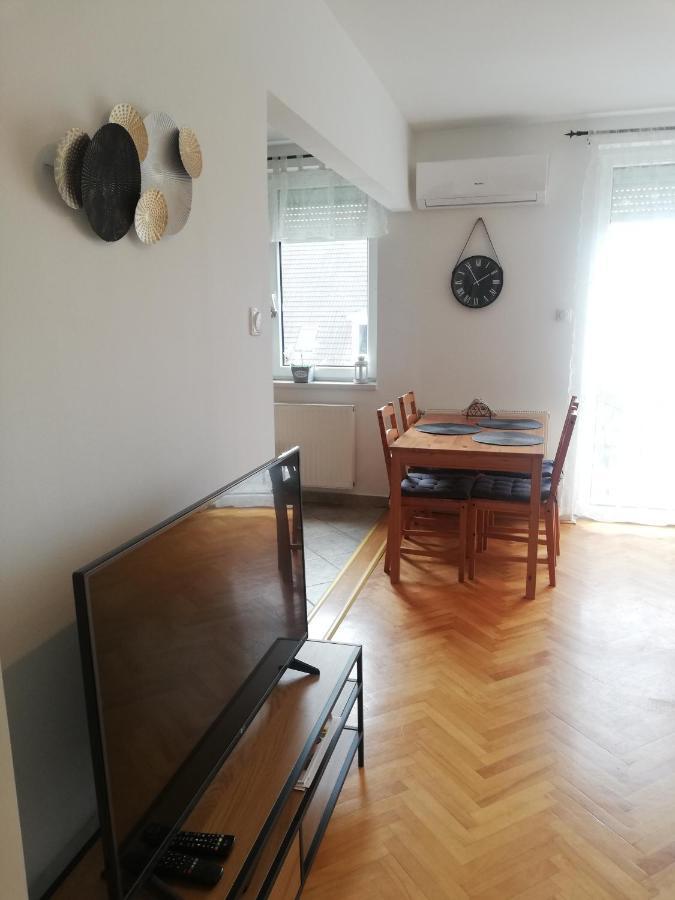 Gold Apartment Шопрон Екстериор снимка