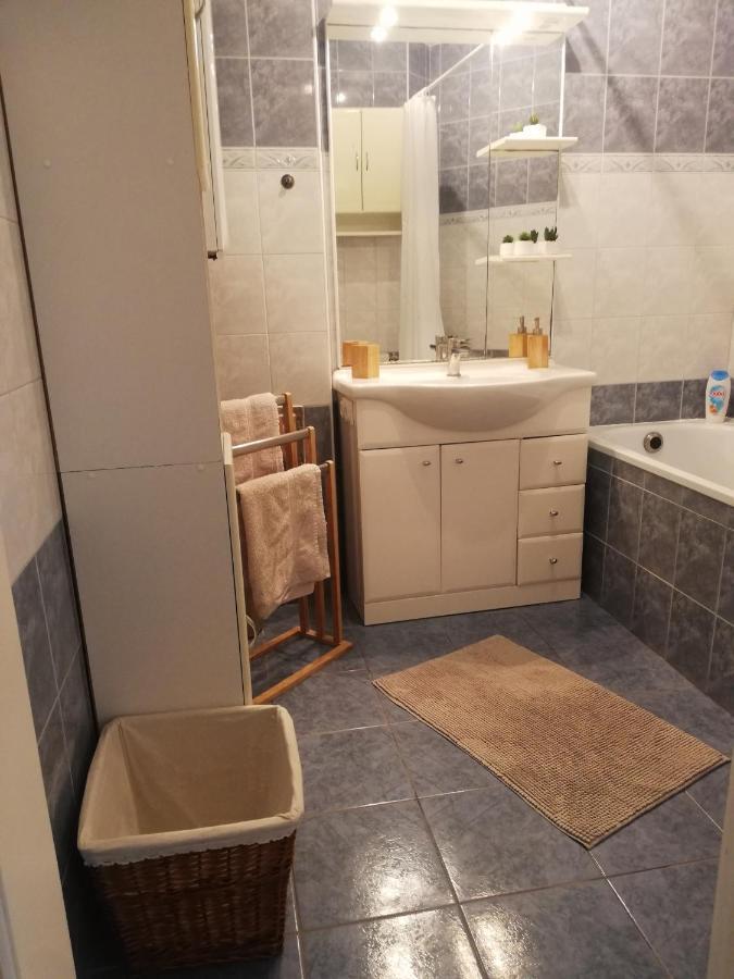 Gold Apartment Шопрон Екстериор снимка