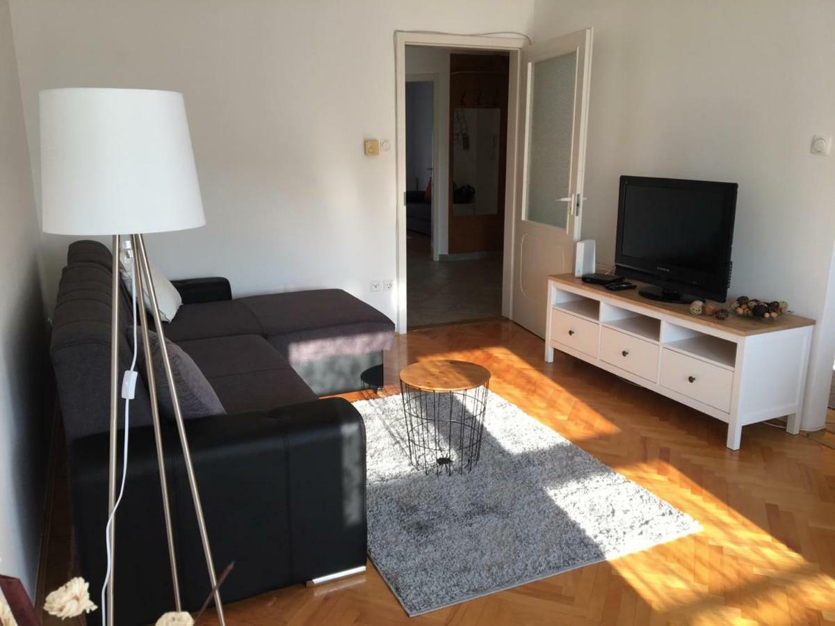 Gold Apartment Шопрон Екстериор снимка