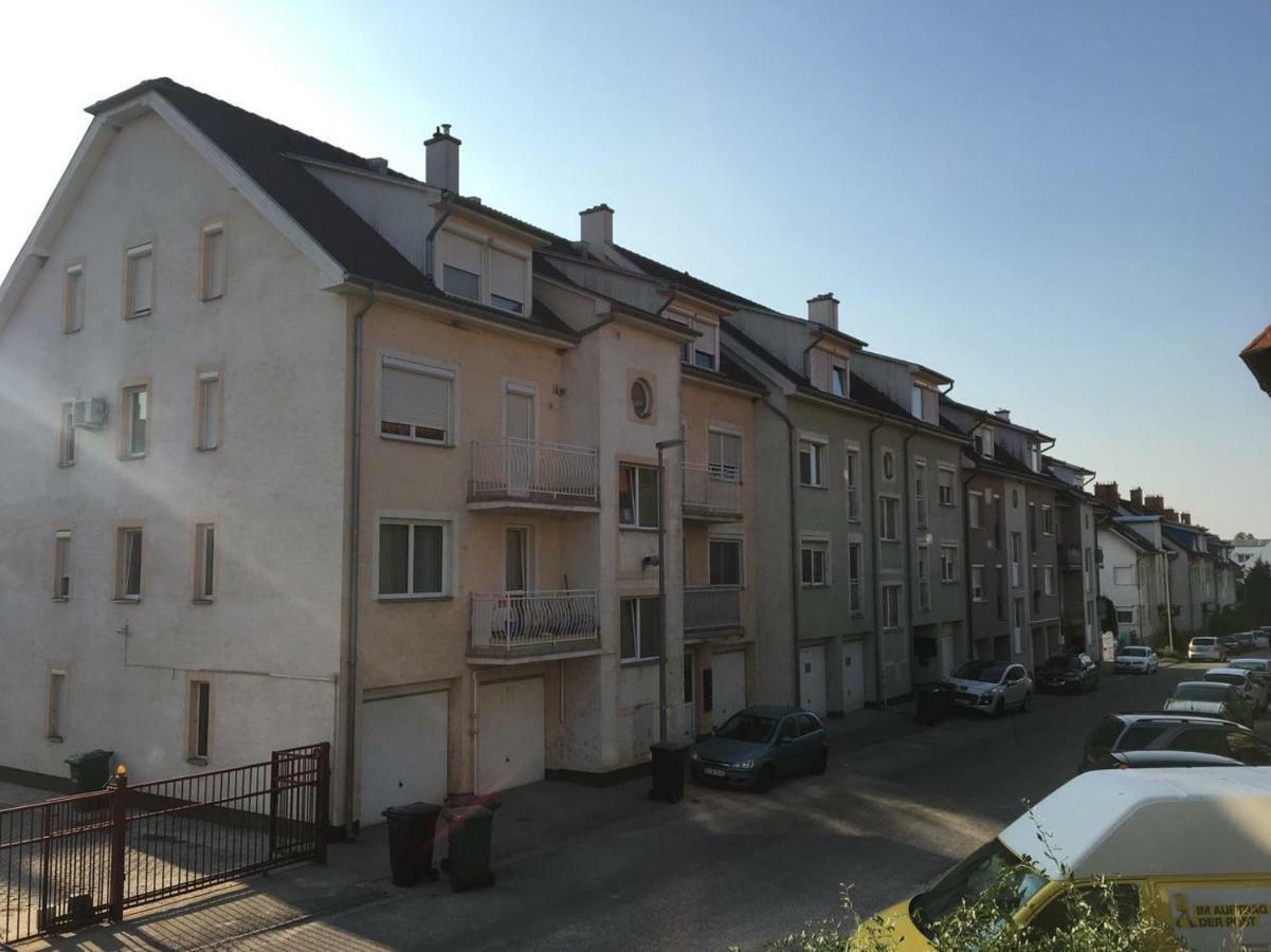 Gold Apartment Шопрон Екстериор снимка